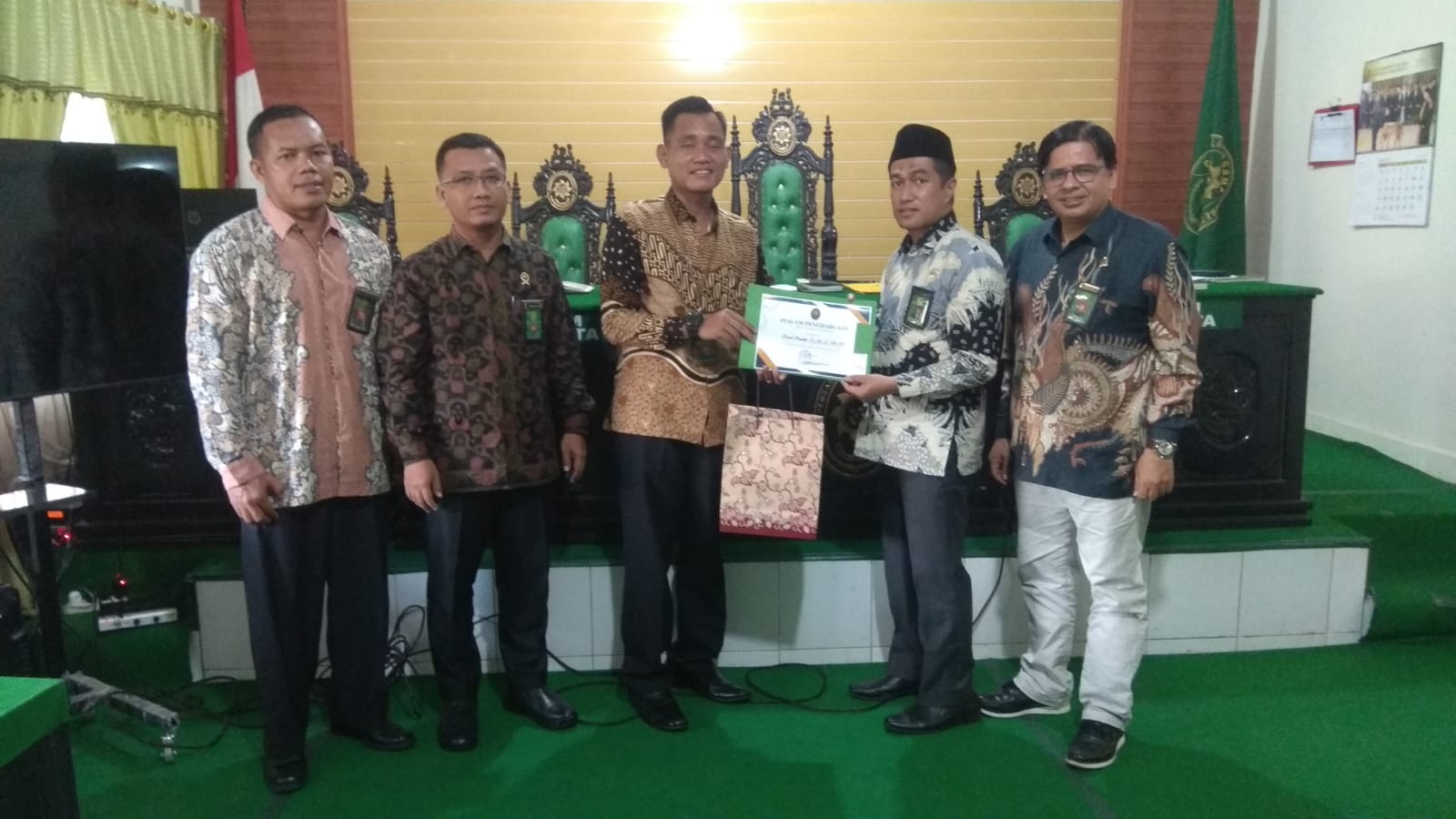 rapat mei 2024