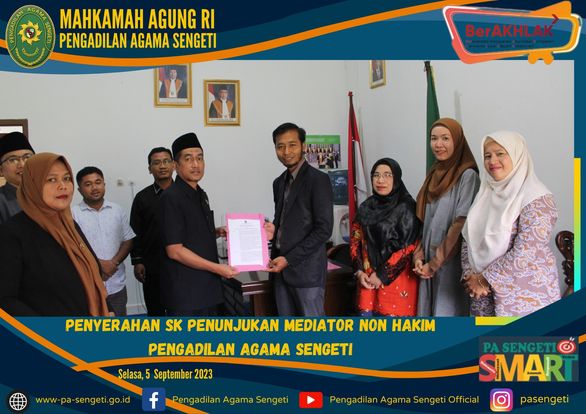 Penyerahan SK Mediator non Hakim.a