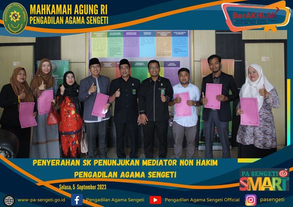 Penyerahan SK Mediator non Hakim.b
