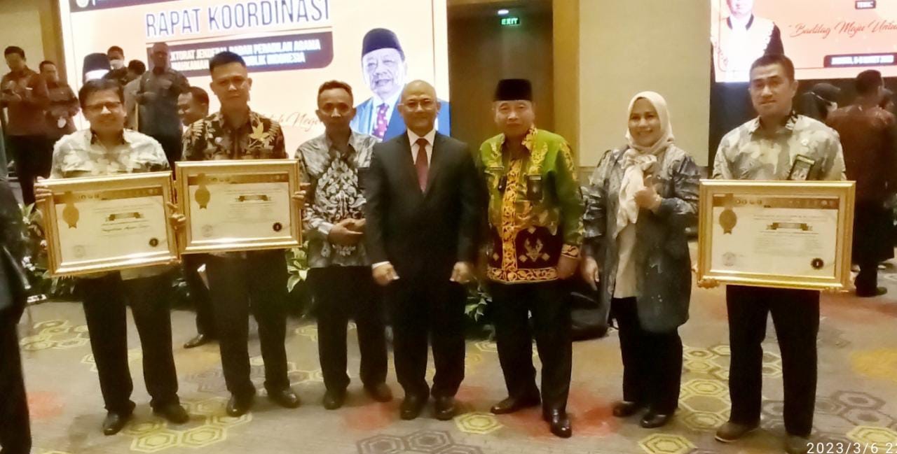 Terima Penghargaan Nasional.c